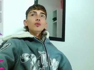 ttimy-x-boy Live Webcam on CamSoda