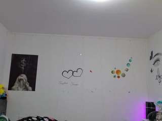 yrenex's CamSoda show and profile