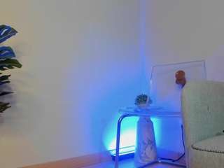 Mia-MiIan18 live cam preview