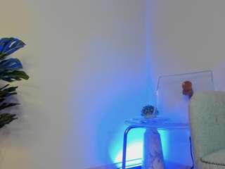 Mia-MiIan18 live cam preview