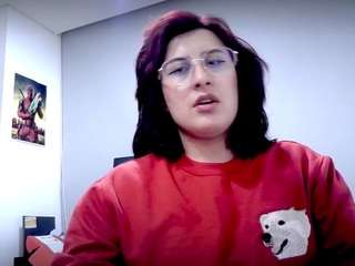 scarlettsen, female webcam model,  years old, on live webcam