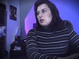 le modèle scarlettsen est en webcam porno dans un show sur le site camsoda, il possède les tags suivants: average,red hair,leather,milk prostate,no drinking,no smoking,nonnude,pegging,role play,jerk off instruction,sissy,sph,strapon,tattoos,teen 18,young adult,joi,humiliation,bondage,dominate