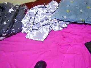 theshe's CamSoda show and profile