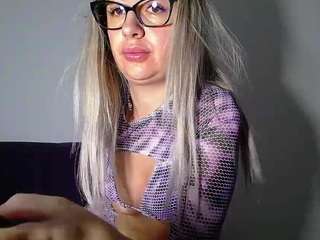 miakalifacreche from CamSoda is Freechat