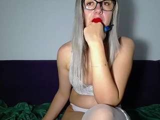 miakalifacreche Live Webcam on CamSoda