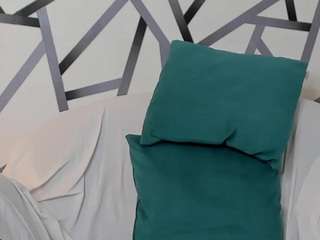 nelly-collins's CamSoda show and profile