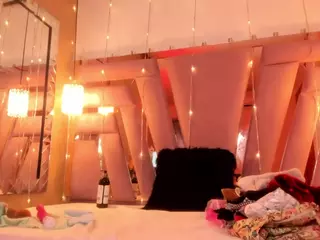AlannaMilf's Live Sex Cam Show