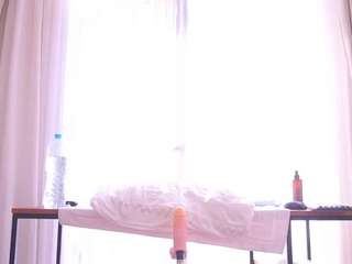 Emily live cam preview