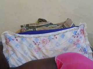 just-lela's CamSoda show and profile