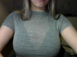 rosiejune's CamSoda show and profile