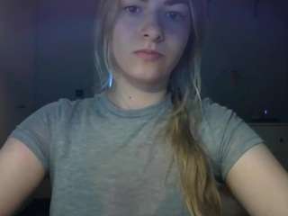 rosiejune's CamSoda show and profile