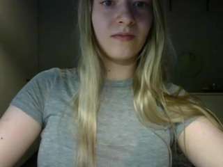 rosiejune's CamSoda show and profile