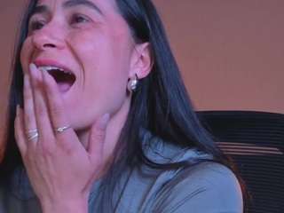 chloe-turner's CamSoda show and profile