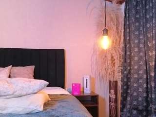 chloe-turner live cam profile