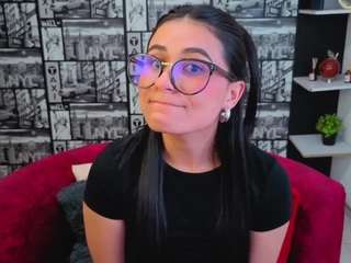 chloe-turner's live room