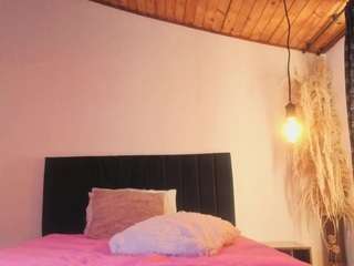 chloe-turner live