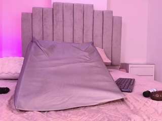 sara-london webcam model