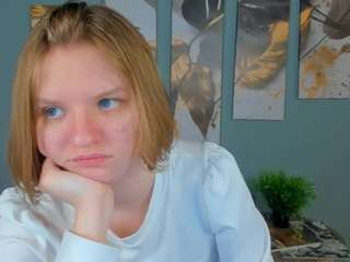 lilianslow Live Webcam on CamSoda