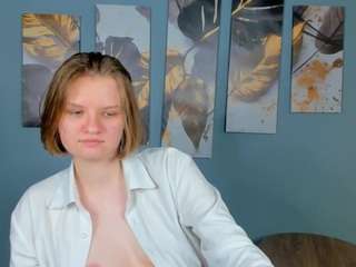 lilianslow Live Webcam on CamSoda