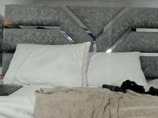 slut-milf webcam model