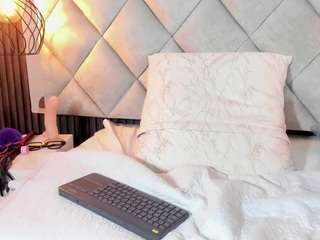 slut-milf webcam model