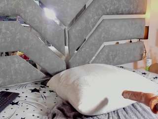 slut-milf's CamSoda show and profile