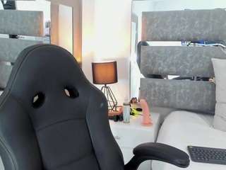 slut-milf's CamSoda show and profile