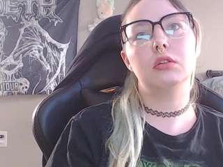 cherribomb1999 — LIVE on Camsoda