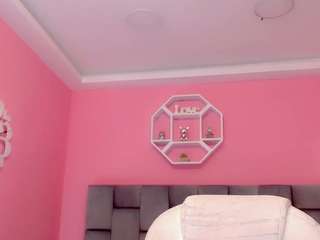 dafnne-gill Live Webcam on CamSoda