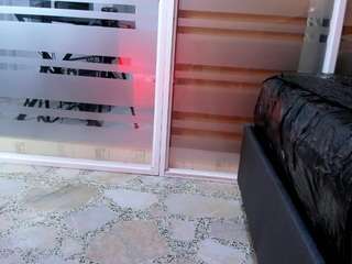 lady-30 webcam model