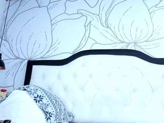 lady-30 live webcam show