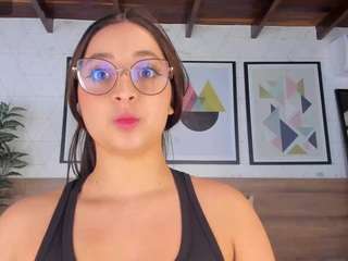 miiakay Live Webcam on CamSoda