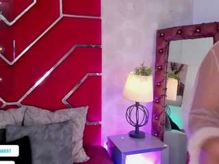 veronica-olson Live Webcam on CamSoda