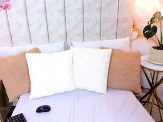 laurasmith-1 Live Webcam on CamSoda