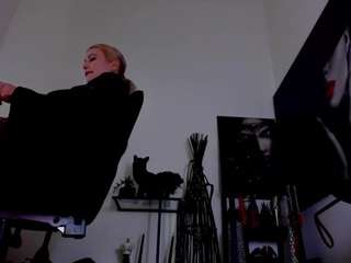 demisweet's CamSoda show and profile