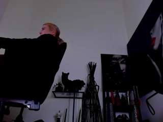 demisweet's CamSoda show and profile