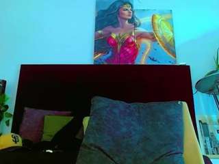 hannilest's CamSoda show and profile