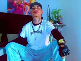 hannilest's CamSoda show and profile