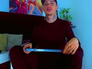 hannilest's CamSoda show and profile