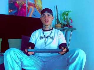 hannilest's CamSoda show and profile