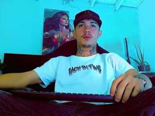 hannilest's CamSoda show and profile