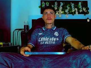 hannilest's CamSoda show and profile