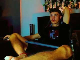 hannilest's CamSoda show and profile