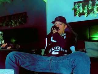 hannilest's CamSoda show and profile