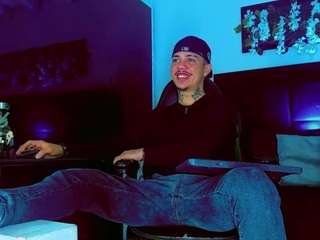 hannilest's CamSoda show and profile