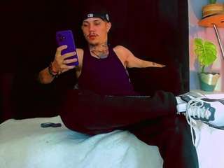 le modèle hannilest est en webcam porno dans un show sur le site camsoda, il possède les tags suivants: anal toys,master,young adult,teen 18,tattoos,smoking,smoker,red hair,orgasm,nipple piercings,muscular,high,big balls,gape,facial,drinking,domination,dildo,colombia,cockring