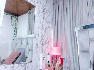 dafnequeen Live Webcam on CamSoda
