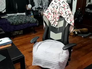 Missy13's Live Sex Cam Show