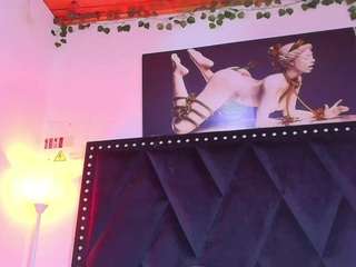 naiax's CamSoda show and profile