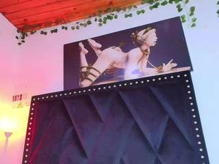 naiax's CamSoda show and profile